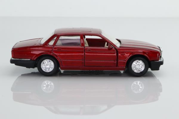 Matchbox SuperKings K-146/1; Jaguar XJ6 XJ40