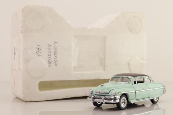 Franklin Mint B11KE16; 1951 Mercury Monterey; Light Green, Brown Roof