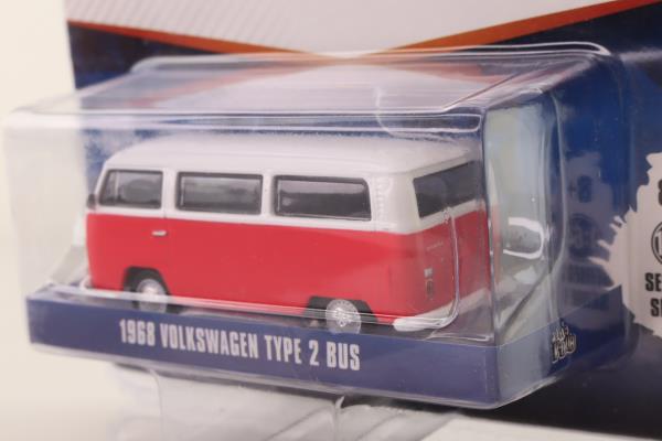 Greenlight 29790; Volkswagen T2 Bay Window Bus; Red & White