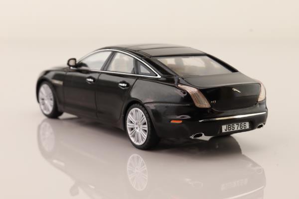 IXO RN141280; 2011 Jaguar XJ; Black Amethyst